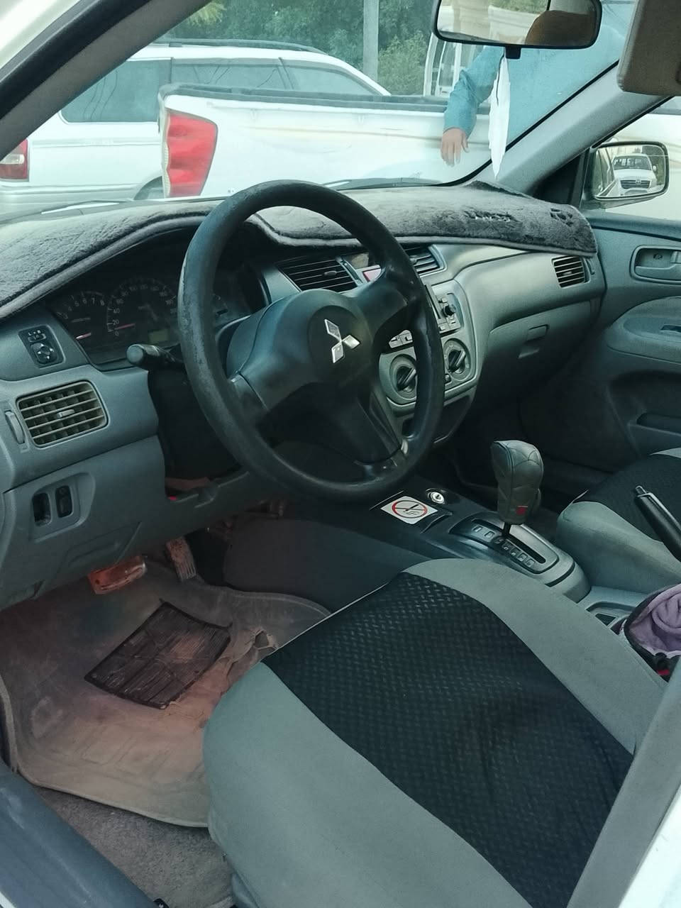 سلام عليكم لانسر مسبوشي 2007مصبوغه حزام بدون ضربه وبدون دواخل سعر74,وبيه مجال تريد وكاله تريد تحويل 
***********
