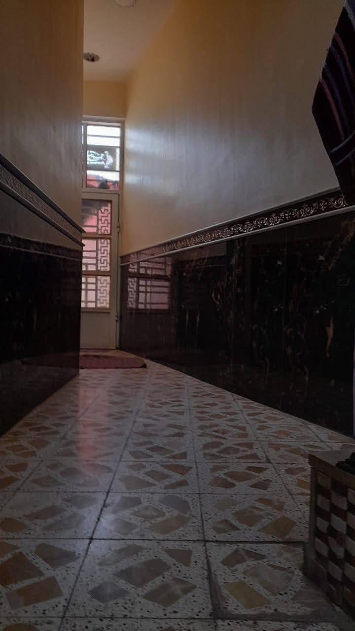 ياالله
سلام عليكم
الدار البيع طابو صرف مساحه ((١٦٥ )) متر
حي فنانين عل سايدين طابق ونص 
يحتوي على استقبال وصاله ومطبخ وغرفتين نوم 
وصحيات داخليه واخارجيه
سعر 100وبي مجال
***********
*********** 
اخوكم ابو عراق الحلفي.... عمارة, ميسان
