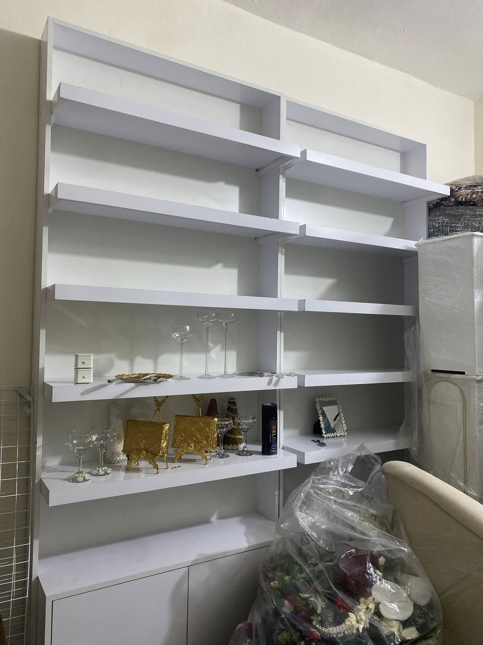 السلام عليكم رفوف عدد 4 الطول 250 العرض 125 سعر الواحد 150 مكاني بغداد ***********
