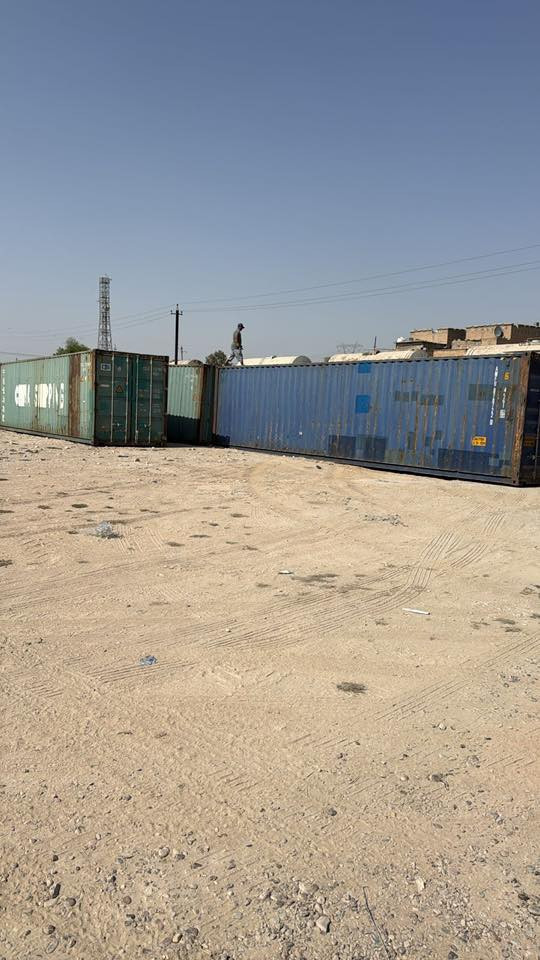 حاويات العدد ٦ الطول ١٢متر نظيفات نطافتهن 95%موجودات  بغداد التاجي السعر ٢٥$وبيهن مجال قليل للاستفسار***********
