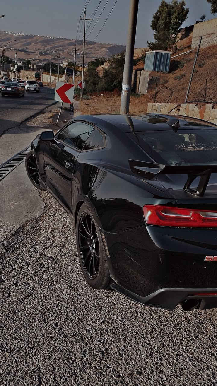 سلام عليكم
كمارو 2017للبيع 
رقم بغداد أنكليزي هزه جديده بسمي تحويل ثاني يوم 
موصفات 
تحكم ستيرن 
شفتات ستيرن
شاشه بلاد اصليه 
سايد بريك بصمه 
تشغيل عن بعد 
تخم تاير جديد 
عداد مسافه 82
٣ قطع صبغ بدون دواخل 
مكينه 2000 تيربو (المكينه بيه خيط تبخير )
كمبريسر تبريد عطلان 
سعره 85$ 
***********
مكان بغداد
