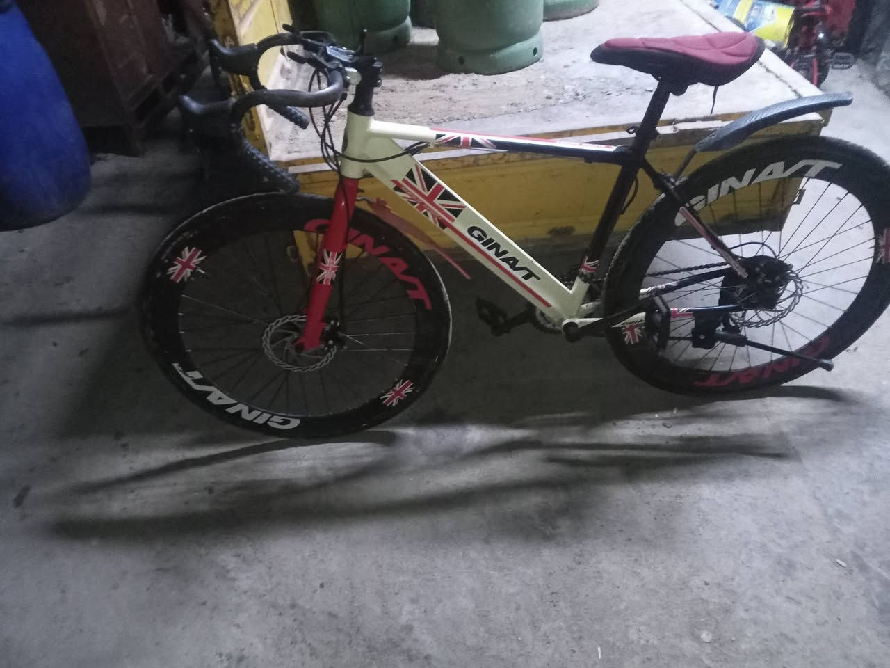 سلام عليكم اخوان هاذه باسكل رود صناعه تايلندي بريك عبار مكانك بصره قبله حي شهدا سعر خاص رجائن مو شراي لا يخابر ***********
