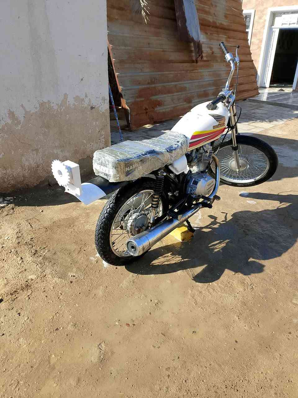 سلام عليكم دراجه ال بيع كلك مديل 2022 المكان نجف  مشخاب ***********.   السعر 350 وبيه مجال
