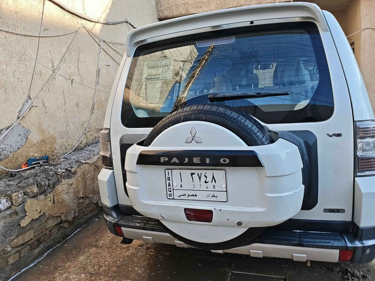 السلام عليكم
باجيرو حبتور 2009 خليجي فول مواصفات

نظام دفع رباعي دائم (4WD) 

ناقل حركة أوتوماتيك

فتحة سقف (سلايت)

جنوط ألمنيوم

مقاعد جلدية فاخرة

مقاعد أمامية كهربائية التحكم

نظام تكييف ممتاز 

5 أبواب وتتسع لـ 5-7 ركاب

وسائد هوائية كاملة (إيرباج).نظام فرامل ABS.نظام تحكم بالثبات

السيارة بيها حالوب بسيط 

السعر 115$ وبيها مجال 

للأستفسار رقم و واتس ***********

