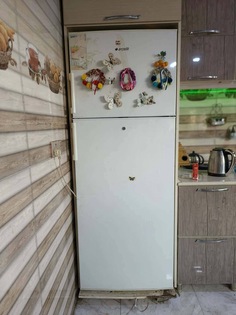 ثلاجه للبيع سعرها 250قفل قفل بدون معامله عنوان ساحة الاحتفالات كركوك ***********
