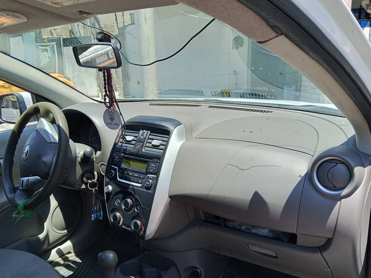 السلام عليكم نيسان سني هندي بليته زركه موديل 18 رقم بغداد باسمي بيه 4قطع صبغ ابيع حزام ماشيه 300الف سياره نضيفه بيه نقوصات بسيطه مكاني بغداد *********** للاستفسار

