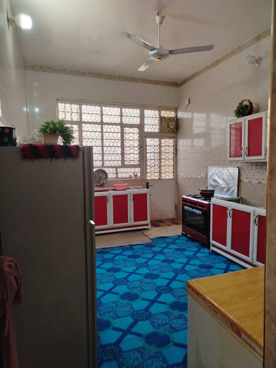 سلام عليكم يوجد بيتين للبيع المساحه 740 متر كل بيت يحتوي على ٣ غرف نوم واستقبال ومطبخ وصحيات طابو زراعي سند ٢٥ العنوان بغداد الراشديه المراسمه الاتصال على الرقم ***********
