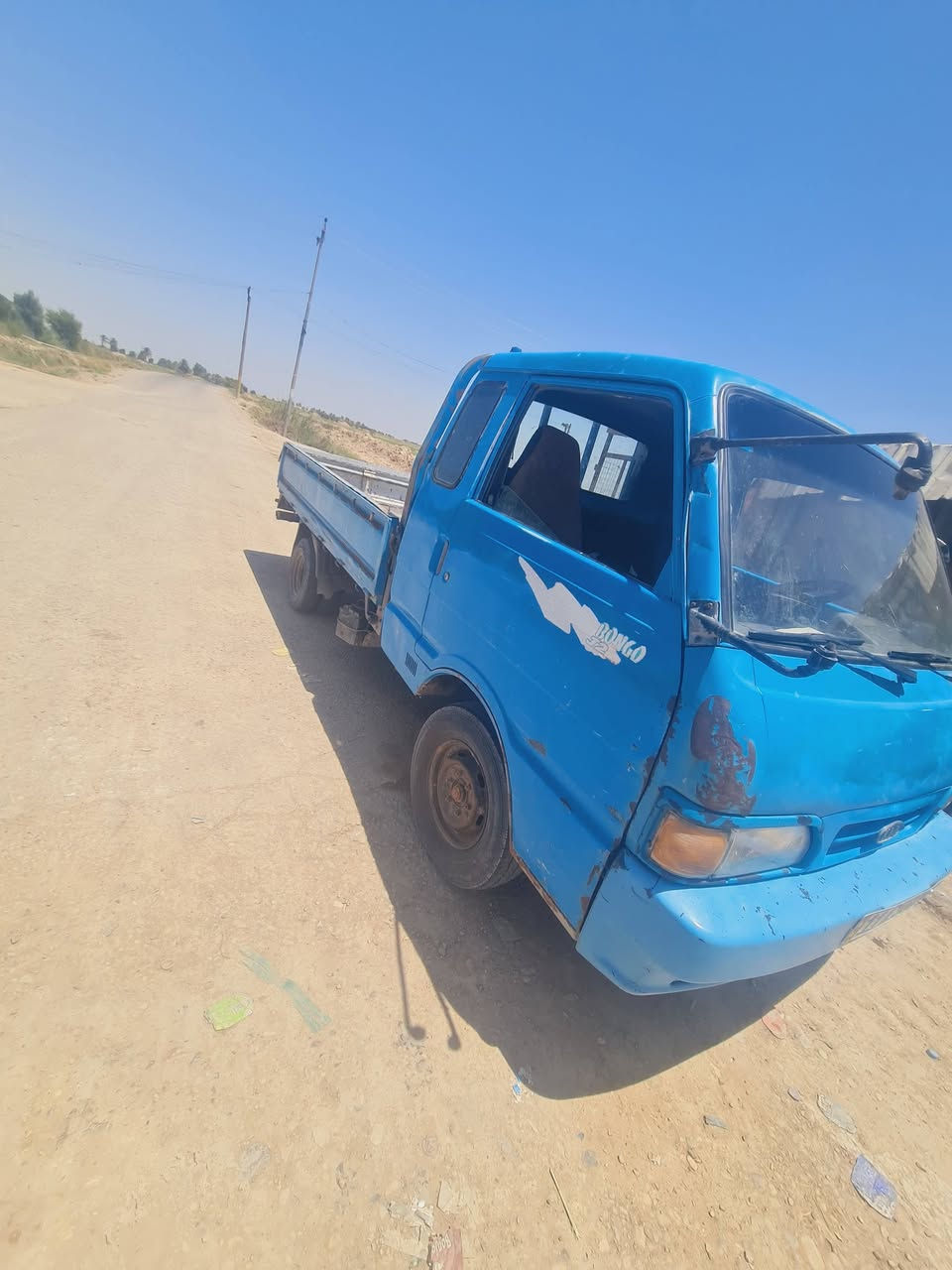 السلام عليكم للبيع كيا حمل موديل 96رقم بغداد دولي بأسمي سنويه لل29 سياره بلاديه جاهزه كير شاصي محرك بي تنقيص تخم تاير مكانهه واسط الصويره ***********
