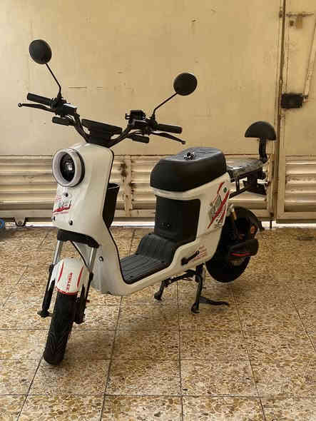 سلام عليكم 
دراجة شحن R9 2025 للبيع
دراجة مكفولة مابيهة ولا شخط وقبل شكم يوم بدلت بطارياتهة وتاير خلفي جديد ومابيهة نقص كاملة  
♦️دراجة وياهة بصمة تشغيل عن بعد والتشغيل بل كارت 
♦️الدراجة بيهة R الرجوع للخلف 
♦️بيها 4 سرع السرعة التطلع بل شاشة 109 حقيقي 60
♦️اشاير لكزز
♦️دبلات هايدروليك
السعر 475 الف قفل قفل 
للاستفسار ***********
