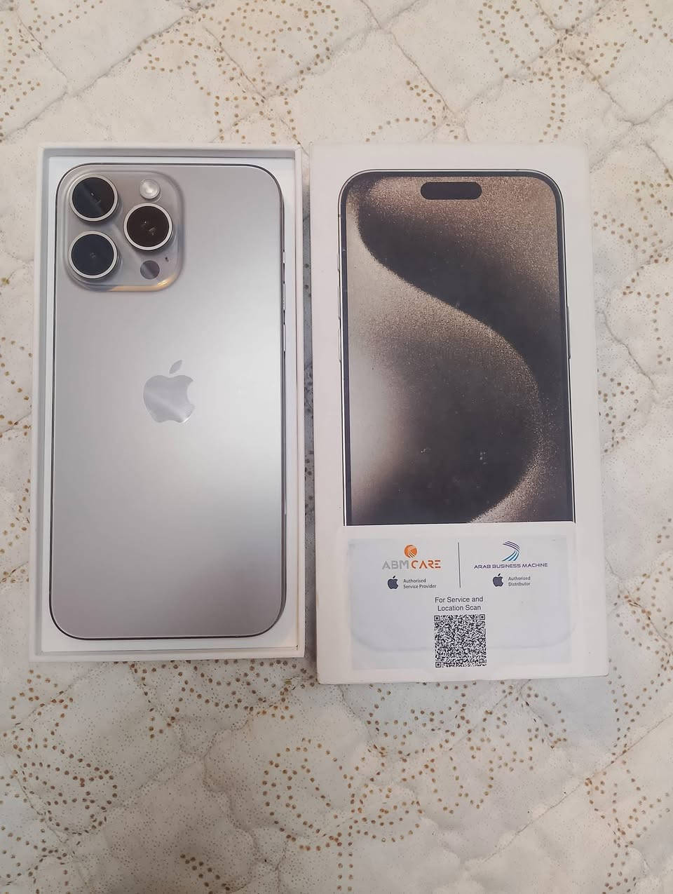 السلام عليكم 

ايفون 15برو ماكس 

ملاحضه الجهاز شخط مابي 

بطاريه82
-ذاكره 256

 (Water proof) واتر بروف

-ملحقات كامله (كارتونه الأصليه + واير)

-الجهاز نظيف حيل

-السعر (مليون و 50 )قفل
 ***********
