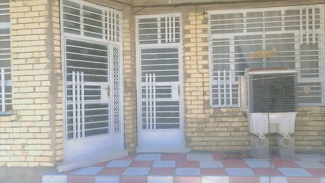 السلام عليكم
دار للبيــــــــــع قرب الجسر الفرنسي طابو زراعي سند ٢٥ ,
المساحة  400 متر/ مساحة الدار 200 متر ، الحديقة 200 متر ، طابق واحد يحتوي على غرفتين نوم واستقبال وهول ومطبخ ، صالة وصحيات داخلية وخارجية 
*التواصل الاتصال على الرقم  ***********
