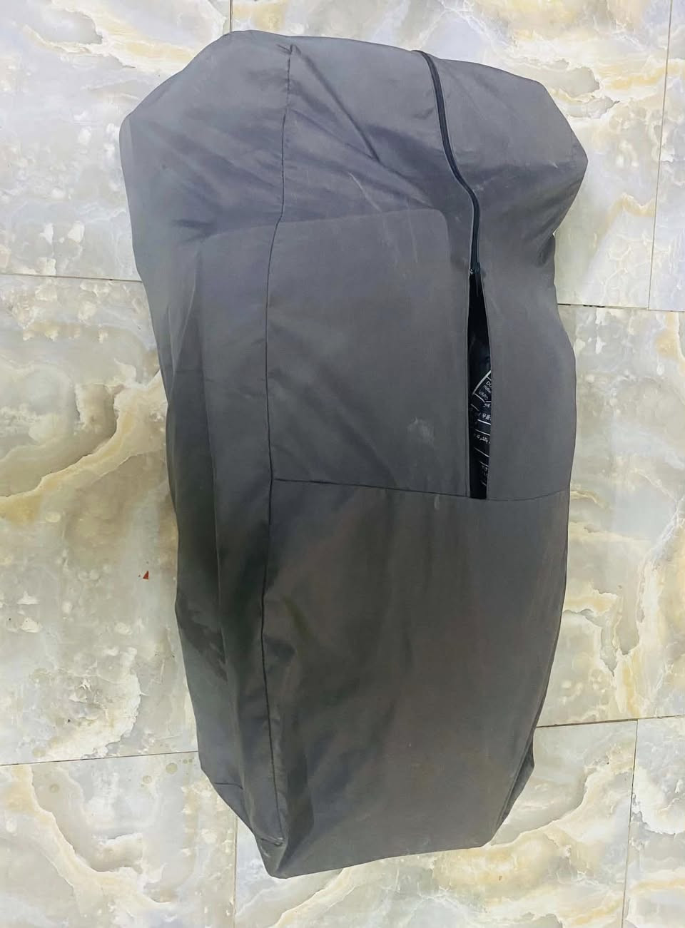 جربايه طفل متنقل من ماركة Joie يتميز بنقش هندسي باللونين الأبيض والأسود على الحواف العلوية.يُعرف هذا الطراز باسم Excursion Change & Bounce.يحتوي على إطار متين وجوانب شبكية لتهوية جيدة.يمكن طيه بسهولة للسفر والتخزين السعر ٦٠ عنواني دوره ابو دشير الاتصال على الرقم ***********
