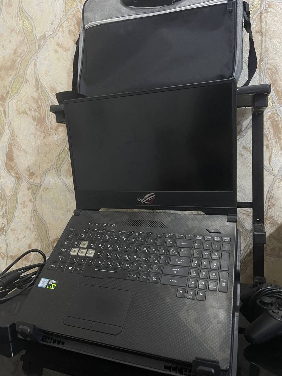 سلام عليكم
ASUS ROG Strix GL504GS (Scar II) لابتوب 
المعالج (CPU):
Intel Core i7-8750H
6 أنوية – تردد يصل إلى 4.1GHz
كرت الشاشة (GPU):
NVIDIA GeForce GTX 1070
سعة 8GB GDDR5
الرام (RAM):
16GB DDR4
قابلة للتوسعة حتى 32GB
التخزين:
512GB SSD NVMe
1TB HDD
الشاشة:
15.6 بوصة
Full HD 1920x1080
معدل تحديث 144Hz
IPS – مضاد انعكاس
الصوت:
سماعات مدمجة + مايكروفون
المنافذ:
USB 3.0 ×3
USB Type-C ×1
HDMI 2.0 ×1
Mini DisplayPort ×1
LAN RJ45 ×1
مدخل سماعة 3.5mm
الاتصال:
Wi-Fi 802.11ac
Bluetooth 5.0
البطارية:
4 خلايا – 66Wh
الوزن:
تقريباً 2.4 كغم

لابتوب وياه ملحقات شاحن اصلي + جوستكات 2 + ماوس كيمنك + كيبورد ميكانيكي RGB وماوس باد وجنطة + ستاند بي مروحة تبريد 

سعر:850 بي مجال مكاني بغداد


**إذا كنت صاحب هذا الإعلان وتريد حذفه لأي سبب، رجاءا أرسل رسالة إلى الدعم الفني**