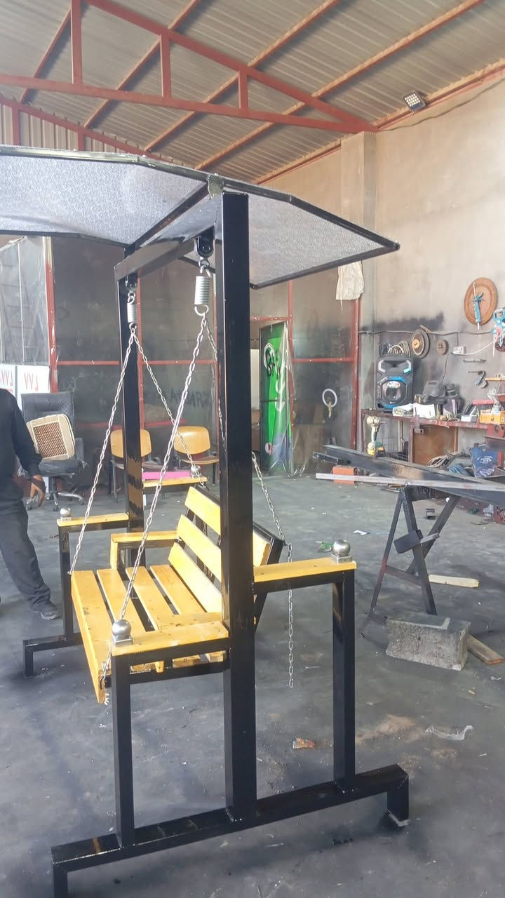 سارع بحجز مرجوحه من ديكورات سروك حداد ⚒️ 
فقط200الف💵
***********☎️
