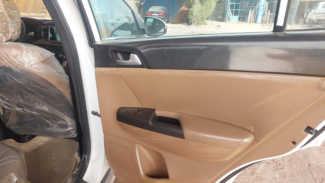 كيا سبورتج موديل ٢٠٢١ خليجي 
مكينة ٢٠٠٠ دوش
نص فول
ماشية ١٠٠ الف
مكفولة من الضربة والحادث
بيهة طخة بدعامية الورة
بيهة شخوط خفيفة وقليلة
رقم بغداد باسمي
سيارة حلوة ونضيفة
الموقع مجمع بسماية
السعر ٢١٠
الهاتف ***********
