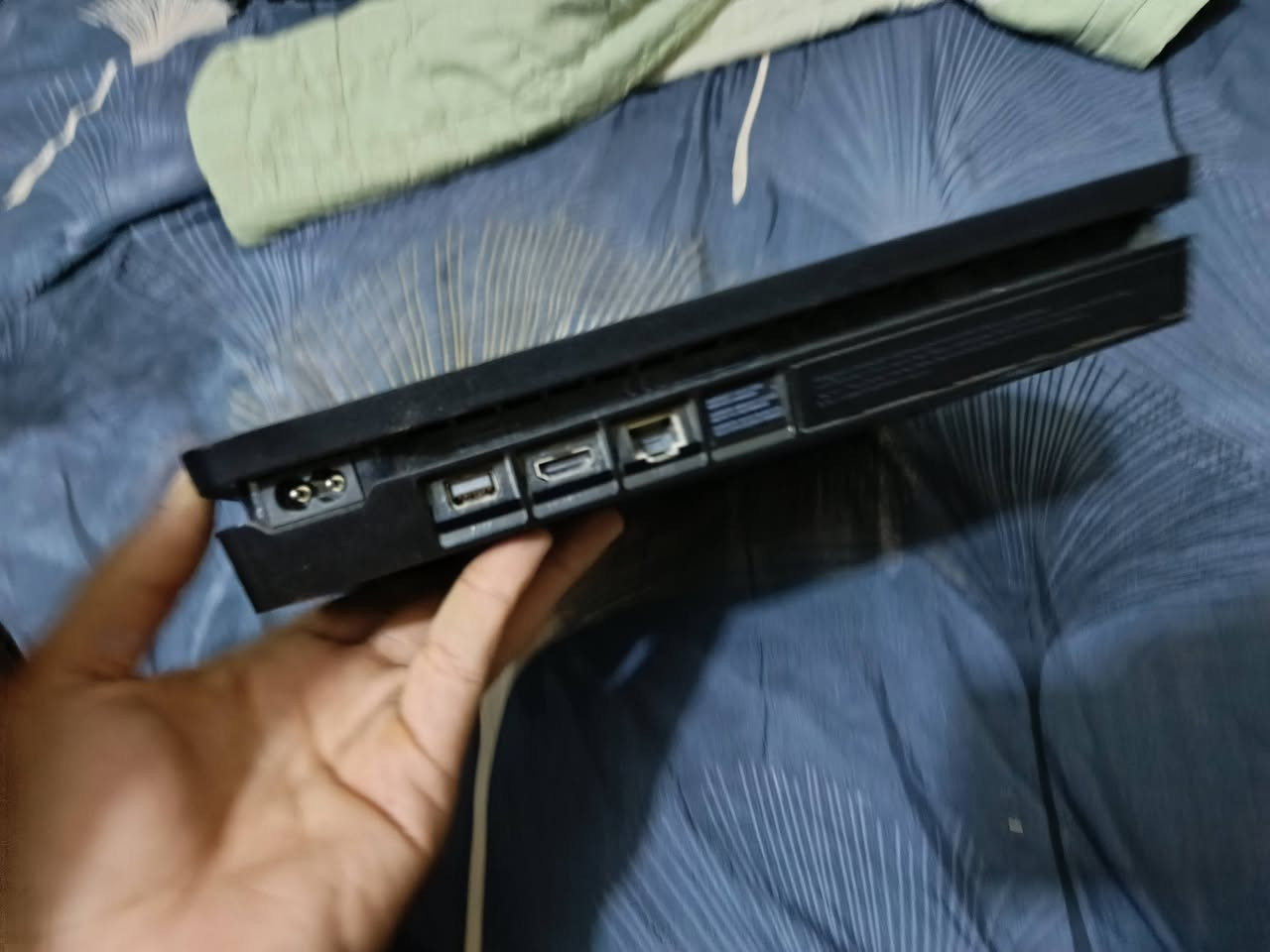 بلي ٤ سلم للبيع نصيف جدا جدا لاداخل صيانه ولامصلح
مع كامل المحلقات

وبي شكم لعبه جوة مثل gta 5وبعد

السعر ١٨٠قفل قفل قفل

  بغداد سبع ابكار او الاعضميه

***********
مو مهكر
