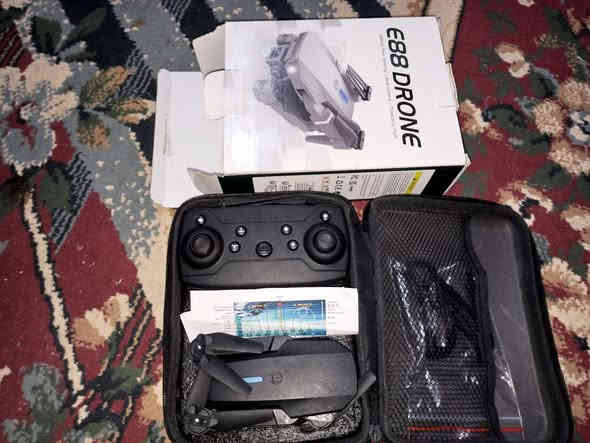 سلام عليكم اخوان عندي ها الطياره للبيع السعر 18هيه وتوصيل كامله ملحقاتهة شغاله كامره اتصور اطياره نضيفه عنواني واسط عزيزيه بل دير توصيل مجاني***********
