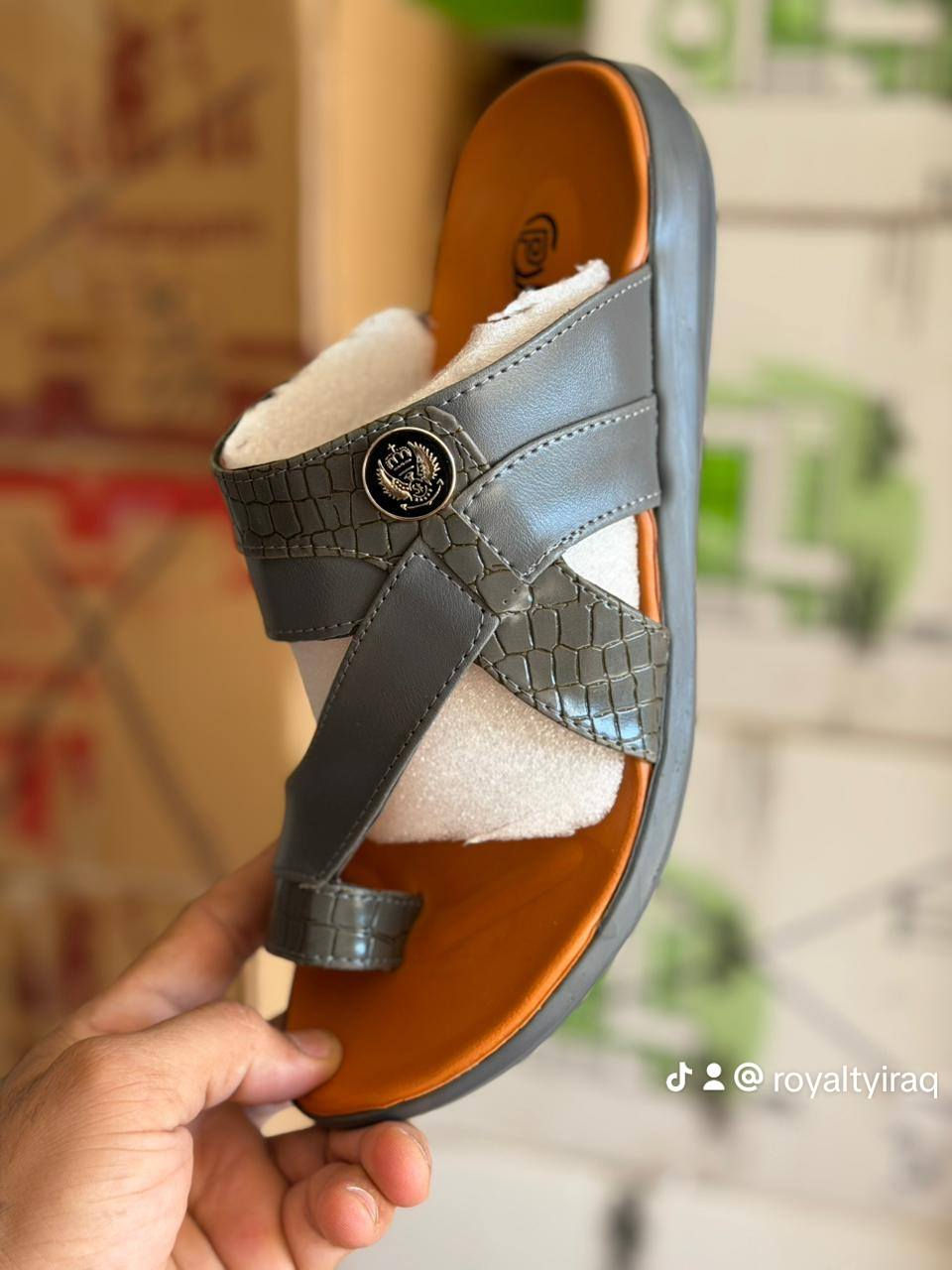 شحاطه رجالي طبي 🏥 بازاركام 
سعر الكارتون 60 الف دينار 
القياسات 40-45
التعبئه 12 زوج لون واحد
{إِنَّ هَٰذَا لَرِزْقُنَا مَا لَهُ مِن نَّفَادٍ}
جمله فقط 👉👉👉
للتواصل على وتساب
‼️ #جــــــــمله_فقـــــــــط ‼️
✨شـــحاطات ايــــ🙂ـــراني✨
✨ســـــــليبرات لاستيك نقاش
  رجـــالي  | شبابي  | ولادي  | أطفال 
✅ جودة عالية
✅ موديلات حديثة
✅ أسعار جملة منافسة
🚫 البيع جملة فقط — لا يوجد مفرد
العنوان الشورجة الرصافي عمارة البلداوي
📞 للحجز والاستفسار:
***********
#جملة_فقط
#شحاطات
#احذية_رجالي
#شحاطات_ولادي
