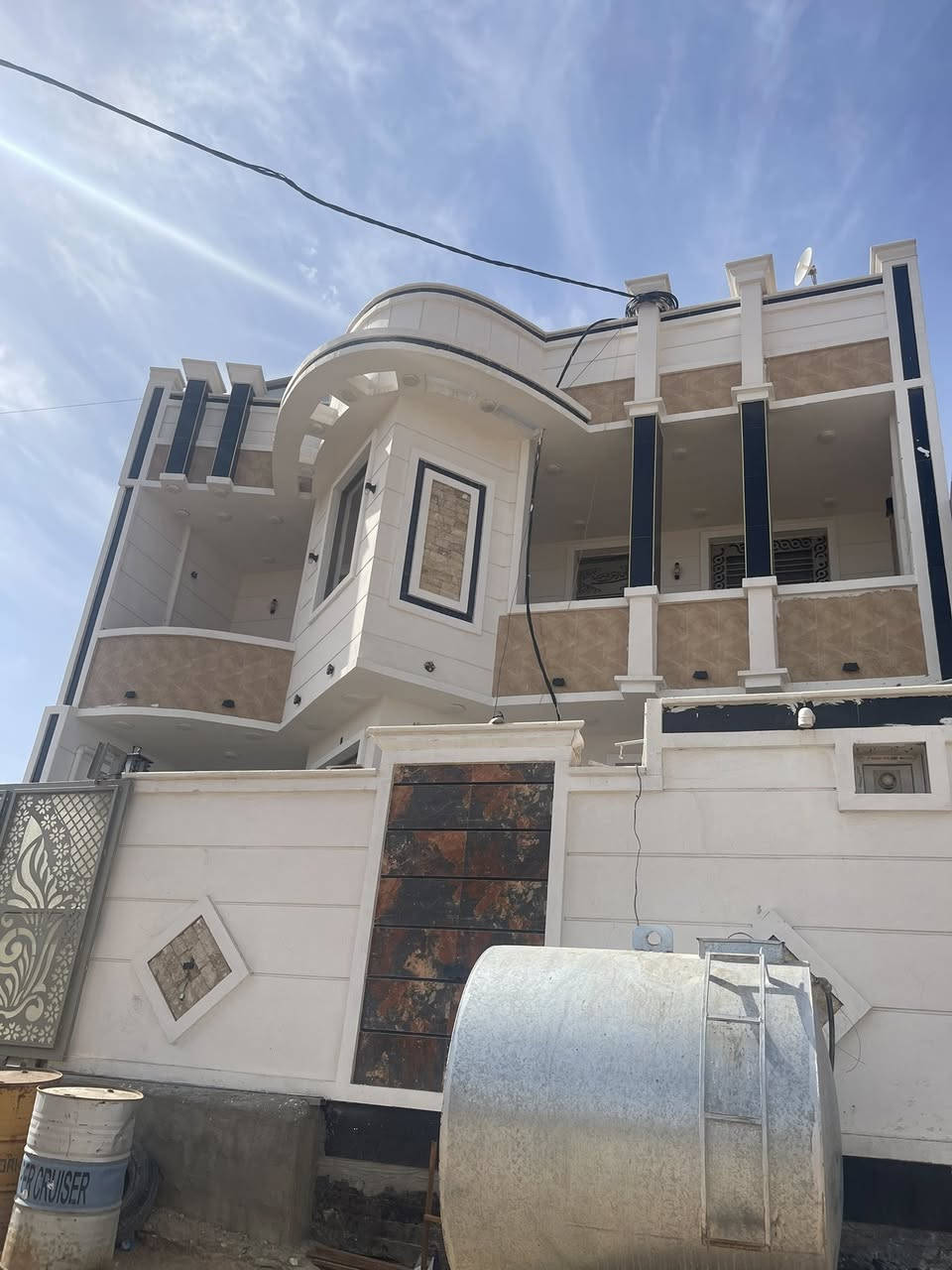 بيت  للبيع قرب مجمع اليرموك ٢٠٠م
بيت طابقين ٢٠٠متر ال٦كيلو مجاور مجمع الهندسي او اليرموك سنه البناء٢٠٢٥ الطابق الاول غرفتين وصاله وستقبال ومطبخ صحيات خارج وداخل 
الطابق الثاني غرفتين وصاله وصحيات 
السعر ١٢٥وبي مجال 
مكتب كريم العبيدي 
***********
