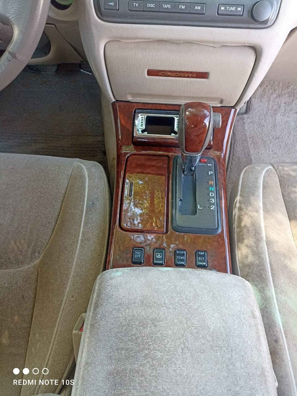 ملكه كصتين للبيع فقط
فول مواصفات واحد ع واحد عده الفتحه 
اربع دكم
ثلاجه 
برده خلفيه 
كشنات كهربائيّة 
ديفور جبير 
داخل بيجي 
ستيرن كهربائيّ 
شاصي 75
متوم ارقام وسنويه 
سياره جهازه 
الاستفسار تصال ع رقم ***********
سعر 37وبيه مجال
