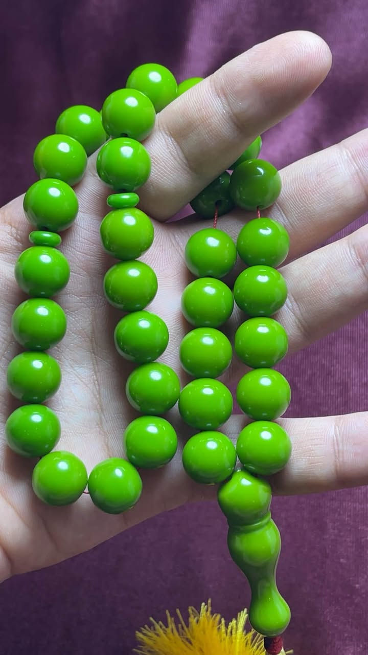 بسم الله الرحمن الرحيم

مسباح سندلس باللون التفاحي 🍏
جراخات حلبية

🔹 الوزن: 80 غرام
🔹 قياس الحبة: 15 ملم
🔹 مناسب للحمل والاستخدام اليومي.
🔹 يتميز بصلابة وكثافة عالية

✨ قطعة أنيقة تجمع بين الجودة والجمال.

📩 للحجز والاستفسار التواصل عبر الخاص أو واتساب: ***********
