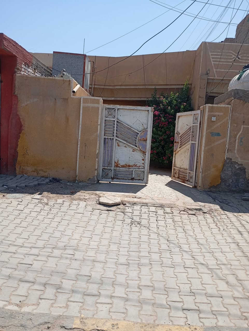 السلام عليكم مشتمل للايجار 275 ألف وبي مجال غرفة نوم استقبال وملحقات عالشارع العام الحسينية قرب مستشفى التركي واتساب ***********@@
