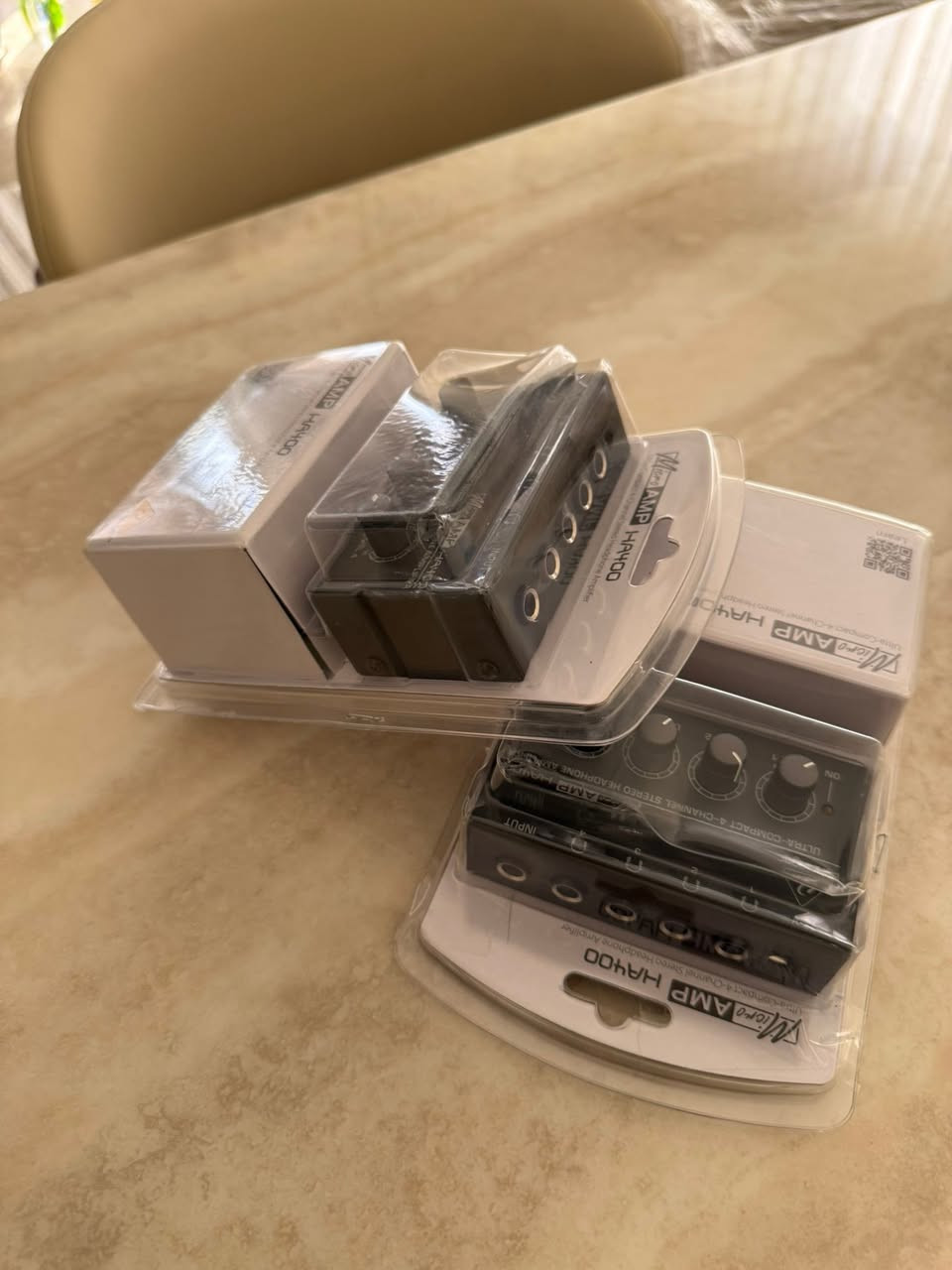 Behringer MicroAMP HA400 امبليفاير أربع مخارج يوزع للسماعات عدد ٢ سعر القطعة ٣٥ الف


**إذا كنت صاحب هذا الإعلان وتريد حذفه لأي سبب، رجاءا أرسل رسالة إلى الدعم الفني**