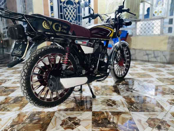 سلام عليكم دراجه سيفون للبيع أو اراوس بقفاز حسب القناعه دراجه موديل 2025مكفوله مكينه 200السعر 1825و بيه مجال
العنوان ديالى خالص سراجق الرقم ***********
