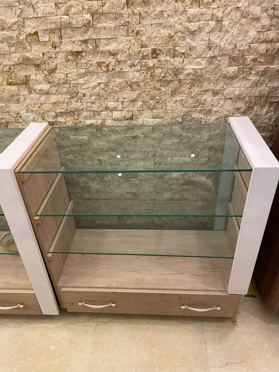 ڤاترينات للبيع مستخدم قليل كلش شغل درجة اولى 
قياسات مشكل مكاني كركوك 
ما متواجد بل فيس لأستفسار اتصل 
*********** كركوك, العراق
