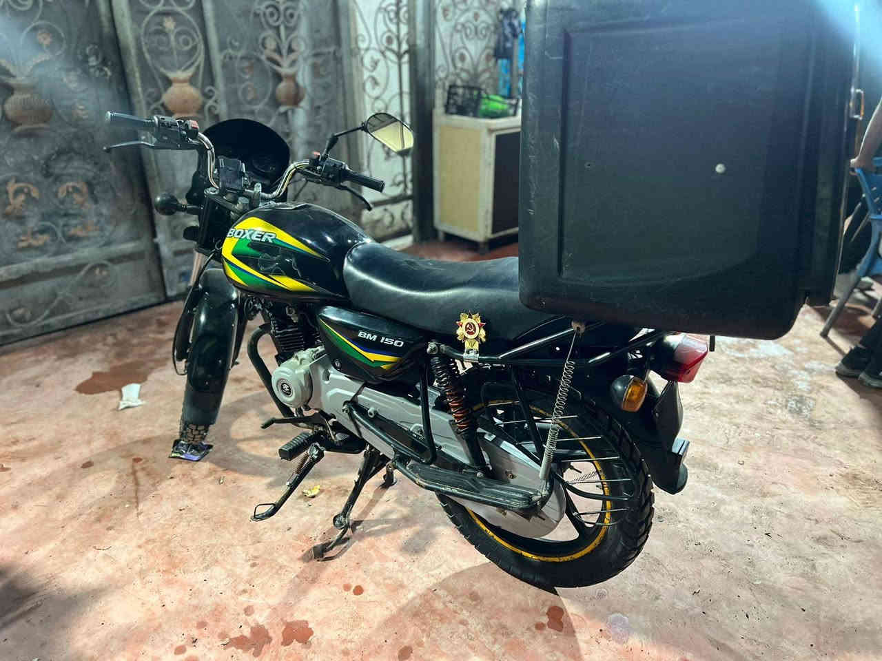 يالله سلام عليكم بوكسر كلاسيكي موديل 2022 كفاله عامه من كلشي خير من الله السعر 1400 وبيه مجال قليل مكاني بغداد الرشاد شارع التانكي ***********
