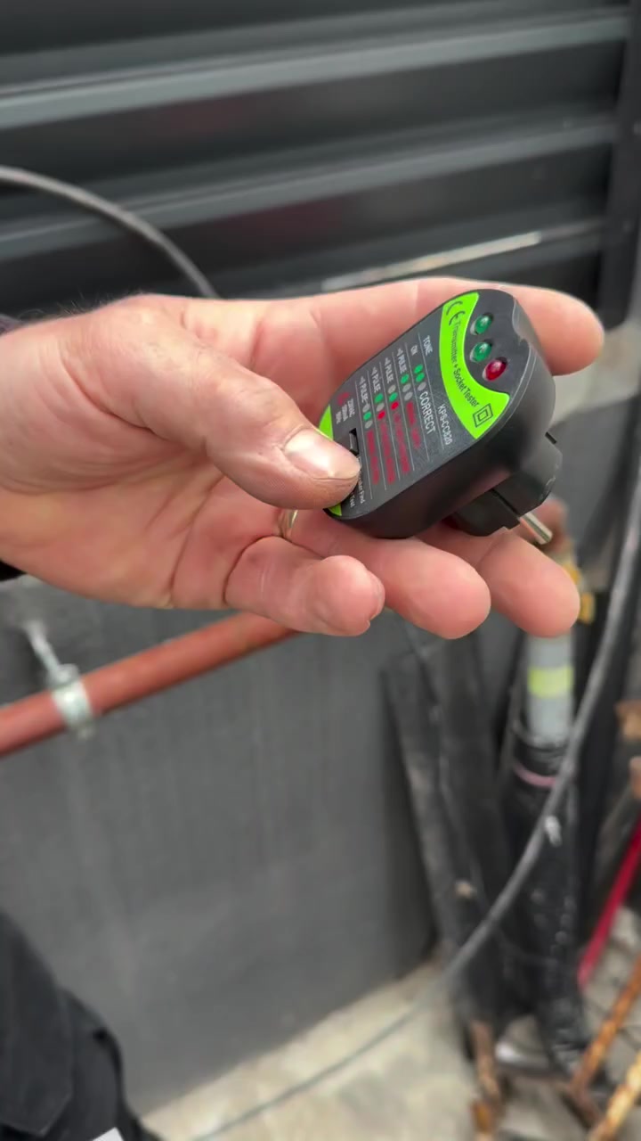 KPS CC820 socket tester si fuse finder
#kps #kpseuman 
@kps_eu @kps_iberia @marin.mihai.568


**إذا كنت صاحب هذا الإعلان وتريد حذفه لأي سبب، رجاءا أرسل رسالة إلى الدعم الفني**