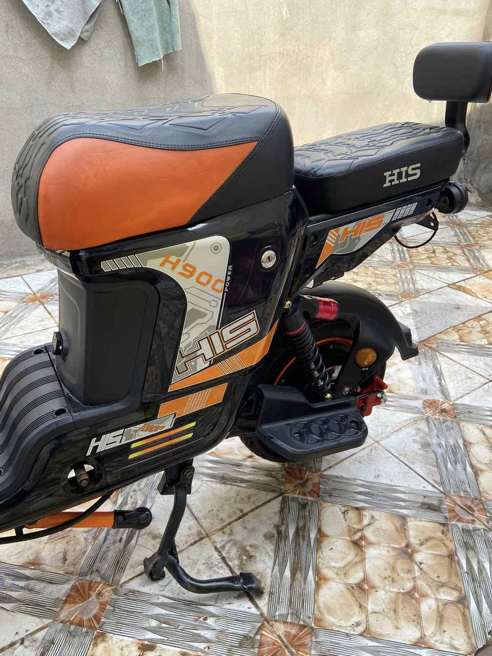 دراجة شحن للبيع موديل 2025 دراجه نظيف به س بطاريات ماشتغل دراجة كهربائيات كله اشتغل حجم كبير سعر 300 بي مجال قليل عنوان كركوك پنجا علي قريب قاعه مير سمايل  رقم ***********
