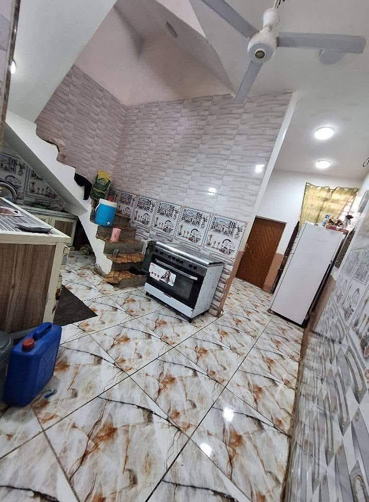 بيت للبيع في الامن الداخلي شارع الضغط بناء جديد صب كونكريت مسلح طابق ونص البيت 2 غرف نوم استقبال مطبخ كراج صحيات   ارضيه بورسلين البيت طابو صرف وليس زراعي بناء حديث جدا البيت يباع نقد وعلى المبادره
للاستفسار 
*********** كربلاء, العراق
