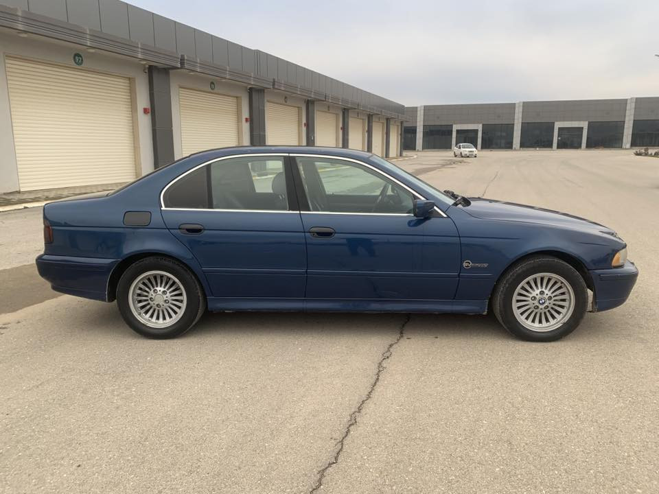 سةرةتا بةناوي خودا
بيئيم سةقةر ٥٢٥ 
دةبل ديجيتال 
٣گير 
توماتيك
عادي
سپورت
كوشن جلد 
سوكان ڤوليوم 
تةبريد لةمس 
فورميكا 
بي دةعم وليدراوي 
گيرومةكينةو ئةكسلي بةشةرت 
بي تةقةورةقة 
موديل ٢٠٠١
سعر ٣٨گةلاو مةعامةلة 
***********
