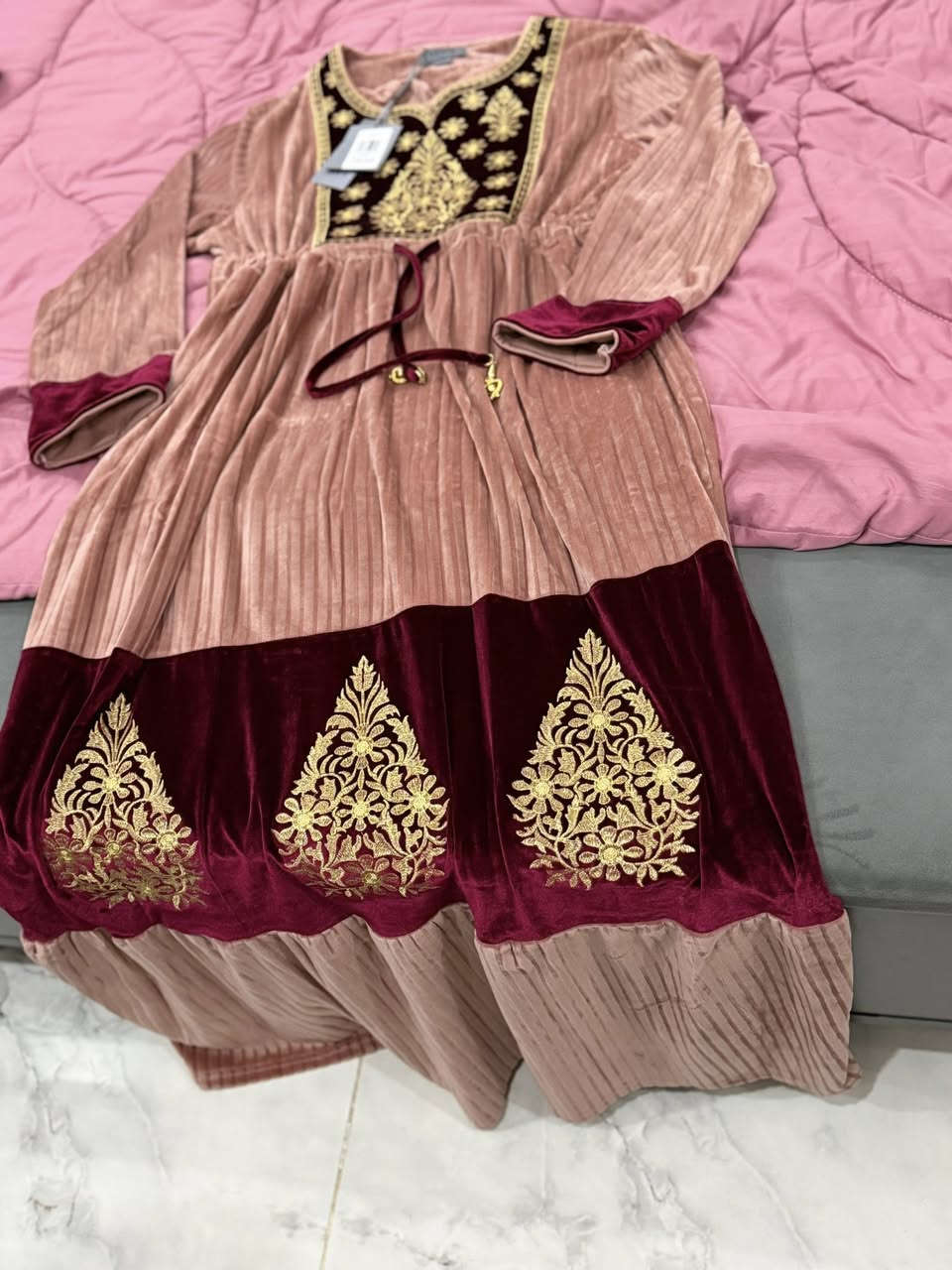 كلابيه جديده بعلامتهاب٣٠ احسبها السعر كدامكم عل علامه فصال القفطان او الفستان تخبل فخمه حيل قياس لارج  
وتلبس اكس لارج لان بيها حزام يوجد توصيل


**إذا كنت صاحب هذا الإعلان وتريد حذفه لأي سبب، رجاءا أرسل رسالة إلى الدعم الفني**