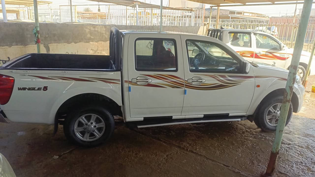 سلام عليكم 
كريت وول 
موديل 2021
دواخل احمر
ماشيه 180الف
رقم نجف
صبغ تبديل كفاله 
بيها بارد موضح بل السونار 
وخدوش
المكان الديوانية 
السعر 
113
بيها مجال 
***********
