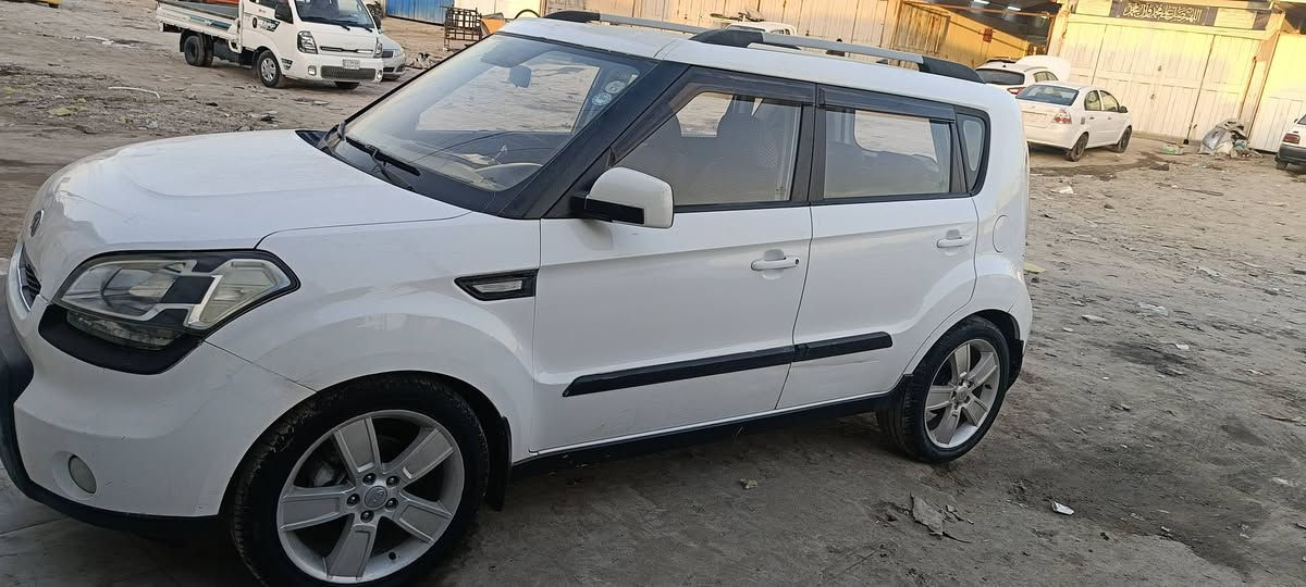 السلام عليكم لبيع كيا صول 2011 ماشيه 120 محرك كير حدايه جدد تخم تاير تبريد ثلج مكفوله ما عده جاملغ إمام بي رشه +رصعات خفيفة السعر 98 وبيها مجال قليل مكاني الديوانية ***********
