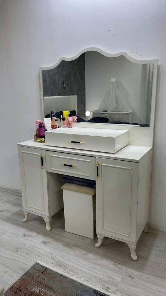 غرفه لازم باجر تاخذوها ابيعها بشكد متطوني سعر لان مستعجل

***********
