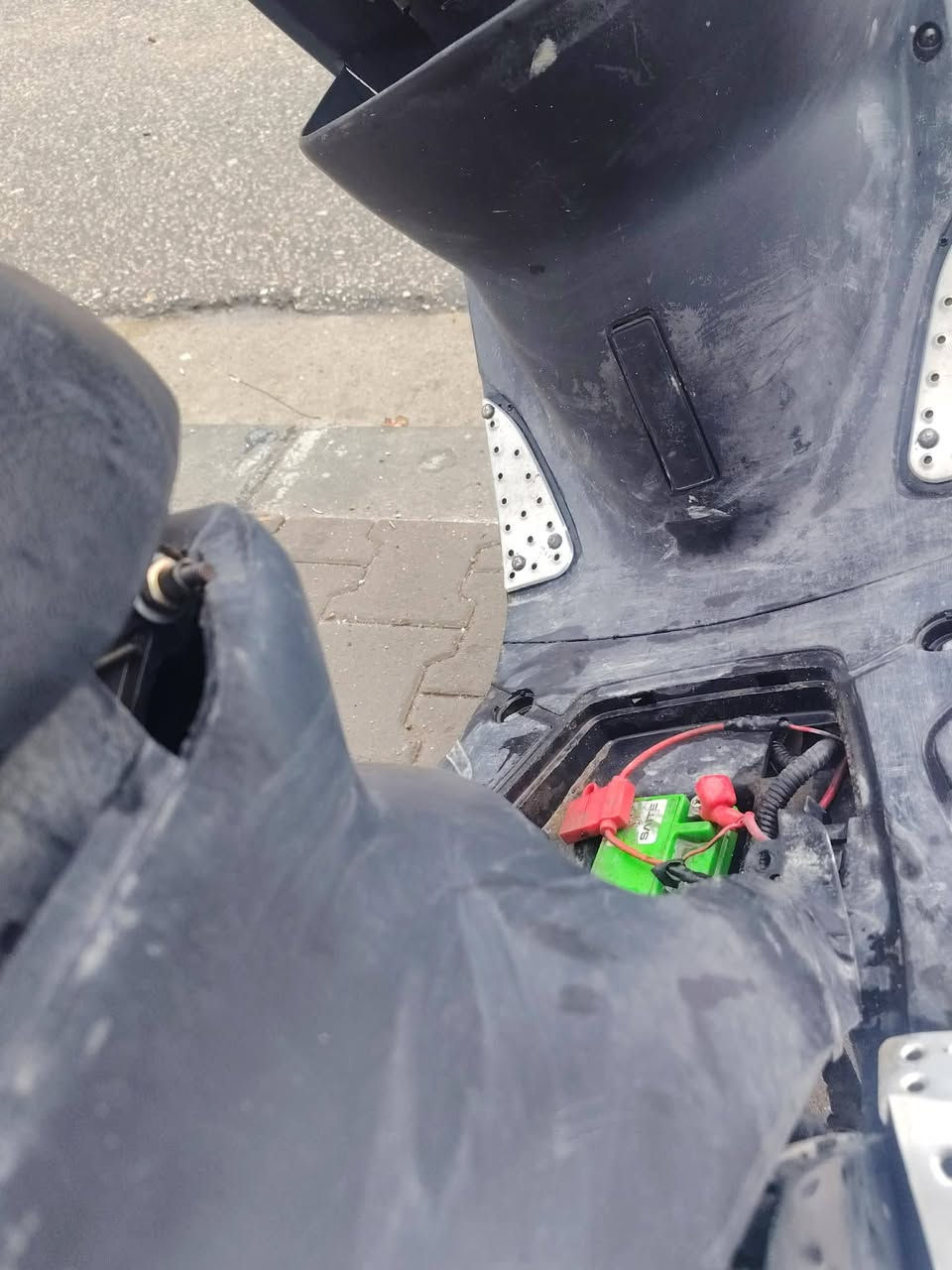 دراجه ماكس عدله للبيع غراضها كامله للبيع مفتوحه محرك 49شلعه ومعدل سعرها 350وبيها مجال وتدللون المكان نجف حي المكرمه الرقم ***********
