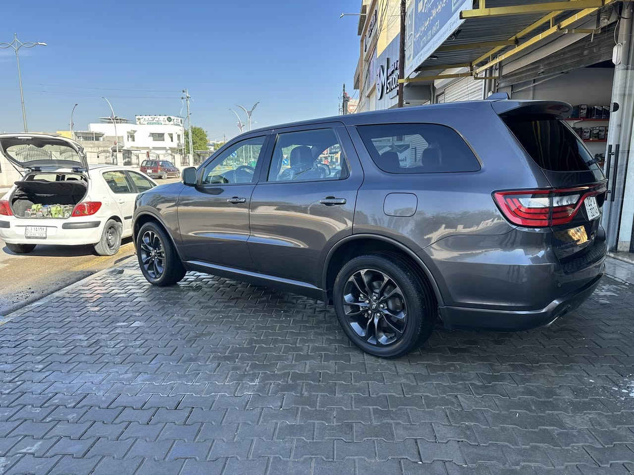 السلام عليكم 
دوج دورنكو
2021
GT Black Edition
وارد امريكي 
ضرر فقط جامرلغ سكن صبغ 
بدون دواخل  بدون ايرابك 
ماشيه 89 الف كيلو 
مقاعد خلفي منفصلVIP
مقاعد امامي وخلفي تدفئه 
مقاعد الامامي سايق وسكن كهربائي 
مقعد سايق خزن 
شاشه كبير يدعم كار بلي
رادار خلفي 
بصمه تشغيل 
ابواب مطعم بلكربون فايبر 
عنوان السياره 
كركوك 
***********

