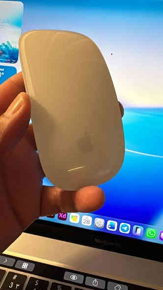 للبيع فقط ماك بوك برو 16
ملحقات للماك فقط: كيبورد اصلي + ماوس اصلي
ادابتر 
Gpu: amd radeon pro 5300M 4GB
Ram: 16GB
Hard: ssd 500GB
 Display: 2K+ Retina
Battery cycles: 220
Cpu: 2.6GHz 6core i7 intel
Touch Bar 
المكان: بغداد
واتساب:***********
