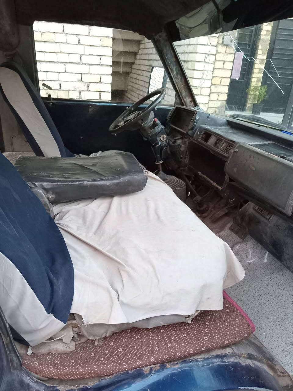 اسيا للبيع رقم بغداد
موديل ٩٤ سنوية بعدلهة سنة كير ومحرك بحالة جيدة مكينتهة ٣٠٠٠ 
مكان بغداد الدورة .السعر ٤٥
***********
