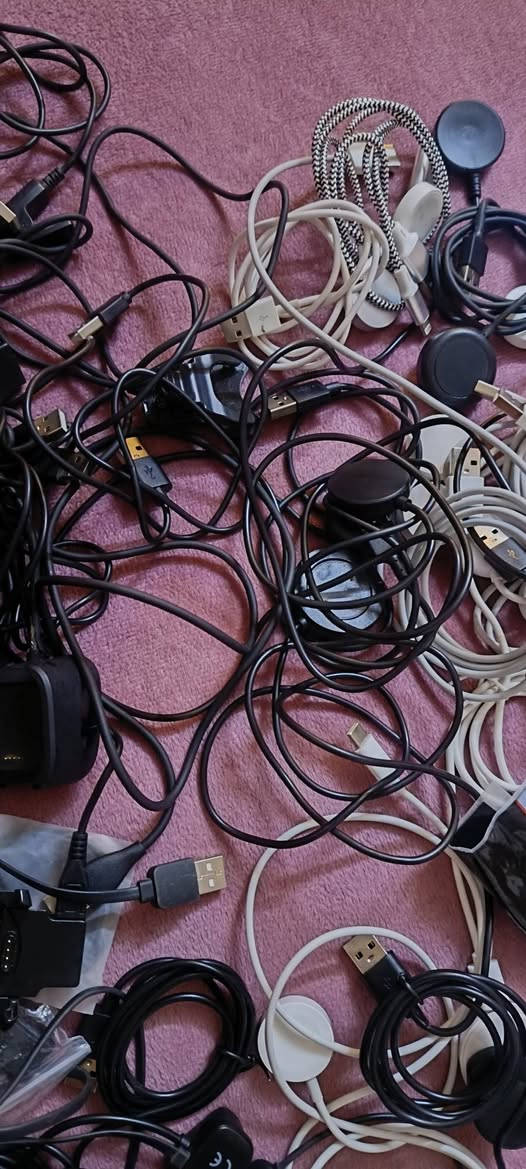 شواحن ساعات سمارت مختلف الموديلات 
60قطعة 
سعر القطعة 2000
بيع كل الكمية بدون مفرد
***********
