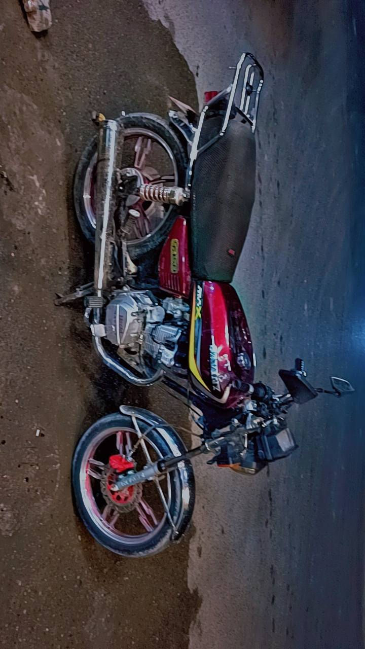 سلام عليكم شباب سيفان موديل 2023 اوراق كامله مكينه مكفوله خير من الله العنوان بغداد  الحسينية الراشديه ***********
