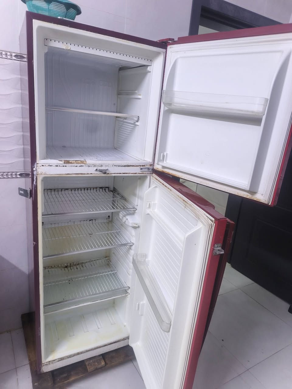 السلام عليكم حبايب عندي هاي ثلاجه للبيع ثلاجه شغاله نظيفه ما بيها شي العنوان فلوجه حي نزال سعر 175 وبيها مجال هذا الرقم مفتوح 
***********
