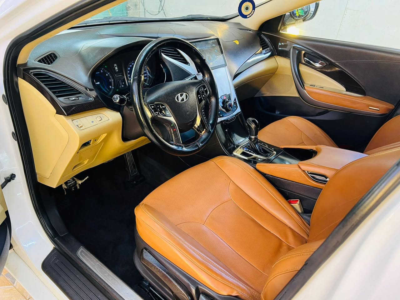 ازيره مديل  2015 
مكينه ٦ سياره كفاله منل صبغ عده دور الخلفي رشه بدون ضربه او دواخل 
كشن جلد تبريد تدفئه 
لون مشمشي 
برد اصليه
لد شركه 
السعر 115 
***********
