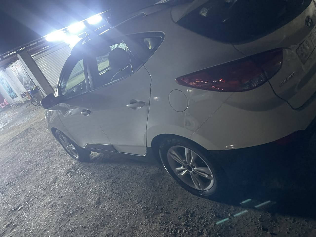 السلام عليكم توسان 2011 مكينه 2000 خليجي فول عدا البصمه  بيها تبديل جاملغ وباب السايق وصبغ نص بنيد تقريبا لغد بيه تصليح بسيط +صبغ بدون شواصي ايرباك الدركة طاك مكينه مفتوحة كازكيت تخم تاير وصدر جيد مكاني اليوسفيه ناحيه الرشيد 
السعر 120 بيها مجال 
***********
واتساب متوفر
