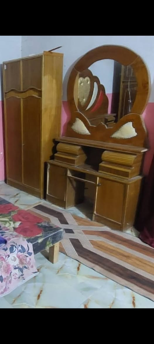 السلام عليكم 
غرفه للبيع مثل متشوفون الكنتور نضيف مابي شي حتى التخت والزاويه ميز تواليت بي ضرر مثل مموضح كدامكم #المكان #الدولي #السريع #قرب #قاعده #كالسو  للاستفسار اتواصلو ويه صاحبها ***********   ٤٥٠ وبيها مجال وهم تجون وتشوفون
