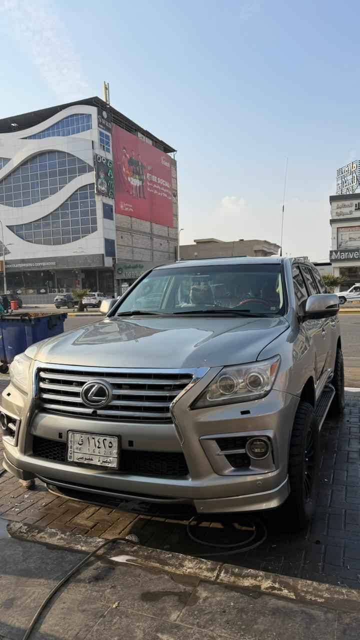 للبيع لكزز LX570 
2009 باسمي 
مصبوغة عام 
حادثهه طايحة عليها سقيفه البيت 
مكينة كير حدادة تبريد كلشي تمام والسيارة جاهزه 
محدثة 2015 من الخارج 
تريدهه ب هذا الويل 
او تريده بالويل بالبلادي
للاستفسار على الرقم فقط لان مكلف بالنشر
+964 770 605 7864 البصرة, العراق
