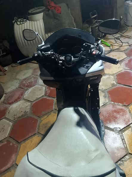 سلام عليكم فورزه 010 للبيع الشعب
دراجه شغاله وتمشي كامله بس تاركها تحمه ابيع كوم حديد
 سعر 600 بغداد الشعب ***********
